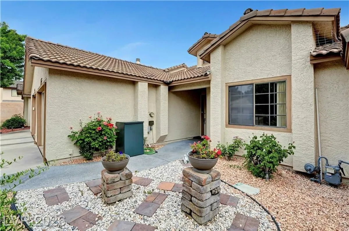 Property Slideshow image 1 of 38 | 5736 colwood ln, Las Vegas, NV, 89130