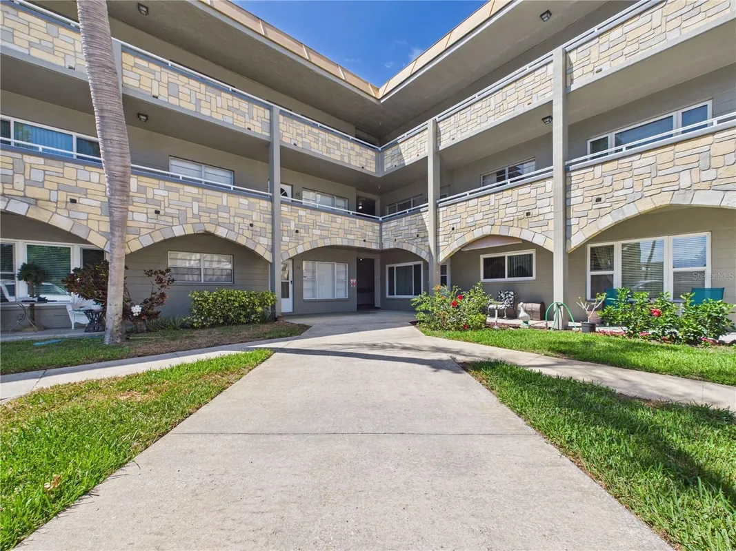 Property Slideshow image 1 of 41 | 2462 brazilia dr 42, Clearwater, FL, 33763