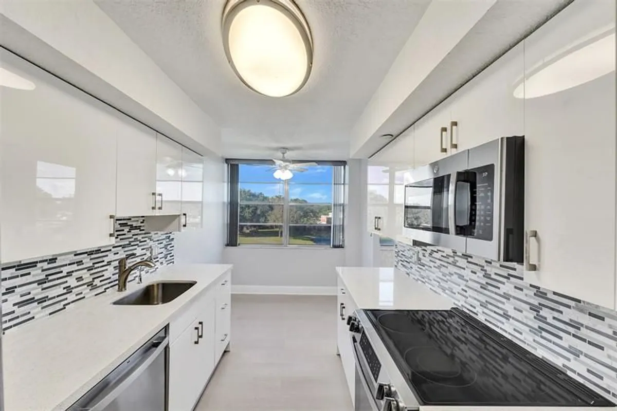 Property Slideshow image 1 of 34 | 1000 saint charles pl 305, Pembroke Pines, FL, 33026
