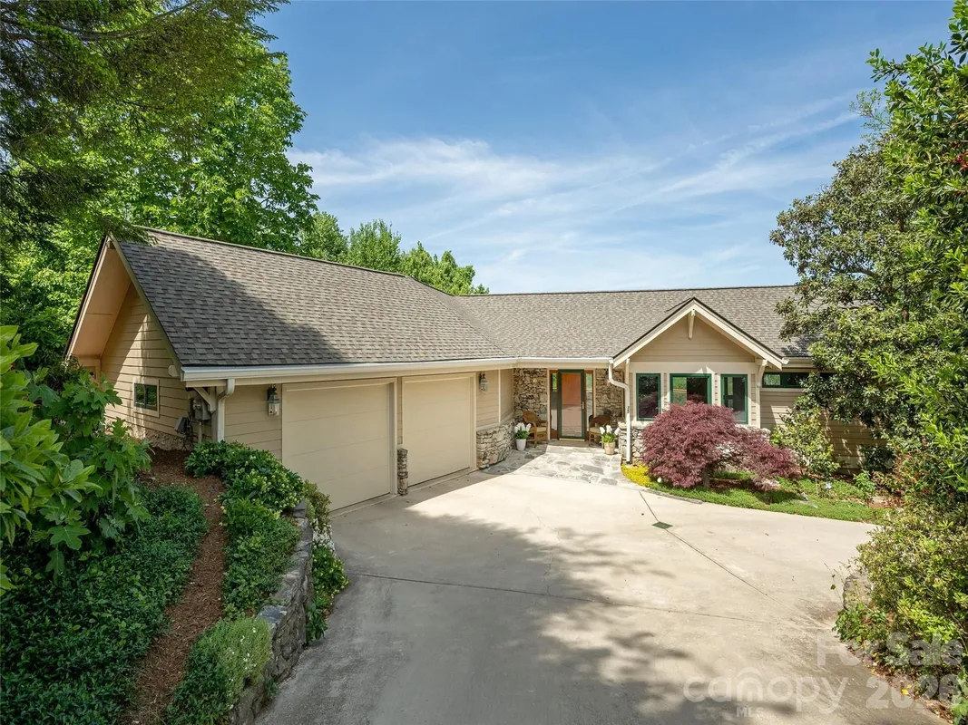 Property Slideshow image 1 of 48 | 35 carriage forest ct, Hendersonville, NC, 28791