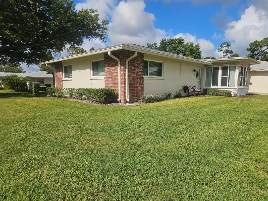 Property Slideshow image 1 of 8 | 1009 queen anne dr b, Palm Harbor, FL, 34684