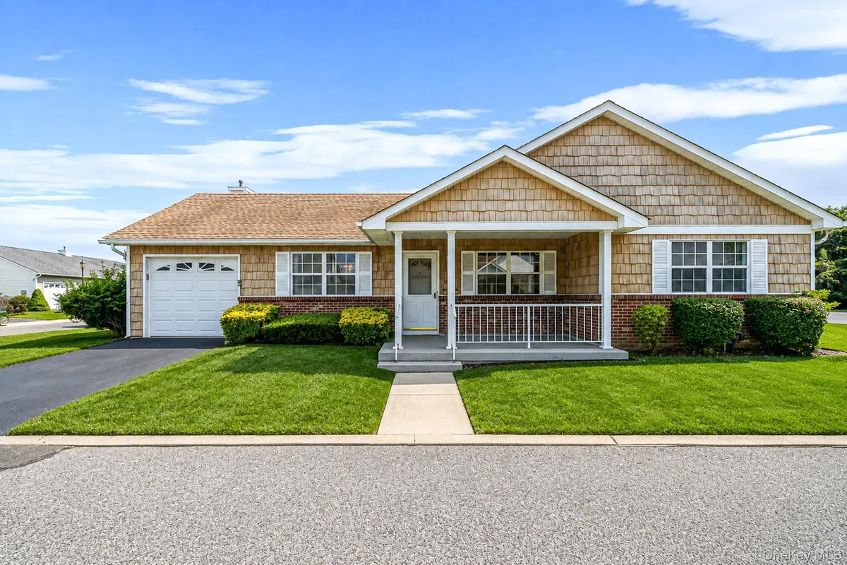 Property Slideshow image 1 of 29 | 18 kathleen dr, Islip, NY, 11769