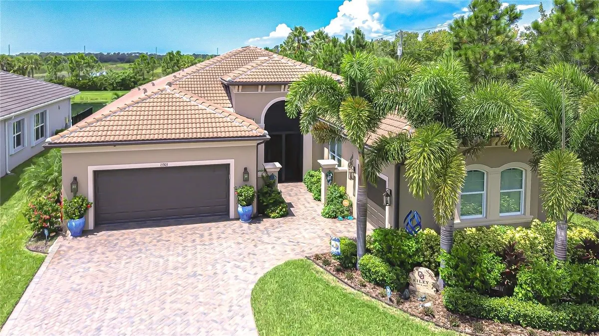 Property Slideshow image 1 of 52 | 15303 valencia del sol st, Wimauma, FL, 33598