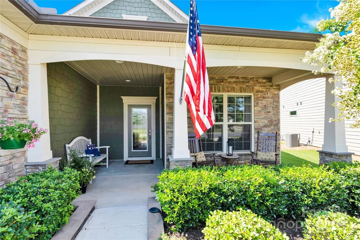 Property Slideshow image 1 of 37 | 637 birchway dr, Fort Mill, SC, 29715