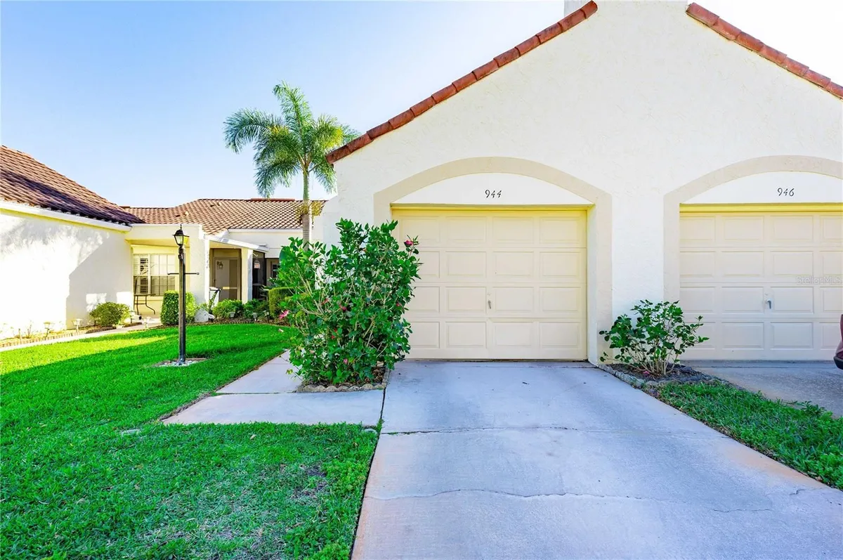 Property Slideshow image 1 of 20 | 944 madrid dr, Palm Harbor, FL, 34684