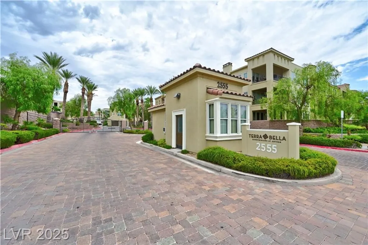 Property Slideshow image 1 of 45 | 2555 hampton rd 3206, Henderson, NV, 89052