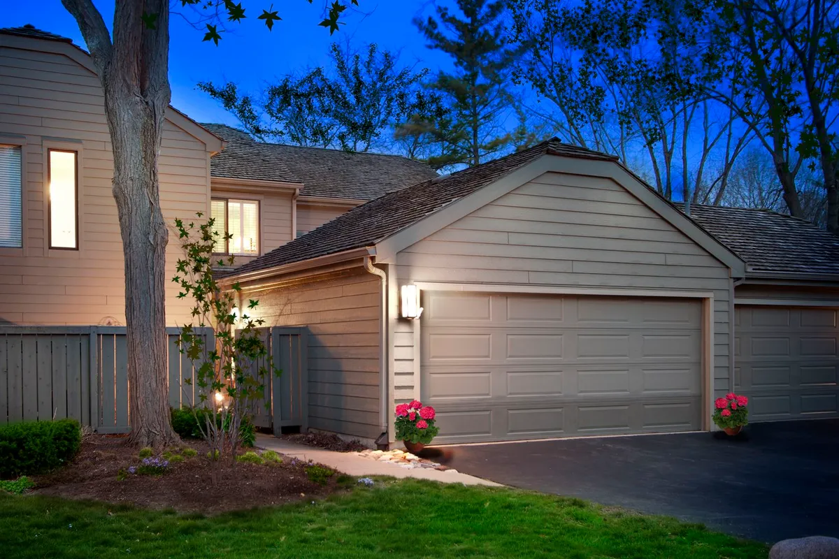 Property Slideshow image 1 of 46 | 259 timber ridge ln, Lake Barrington, IL, 60010