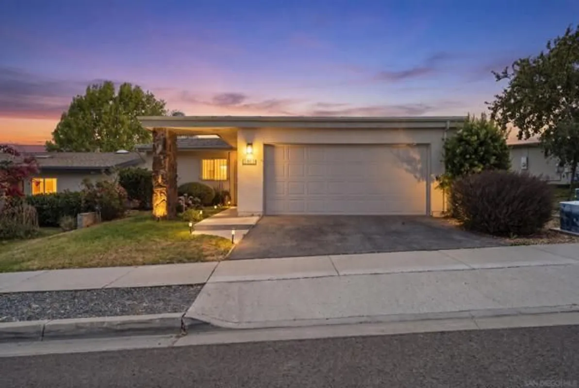 Property Slideshow image 1 of 62 | 3902 n vis 9, Oceanside, CA, 92057