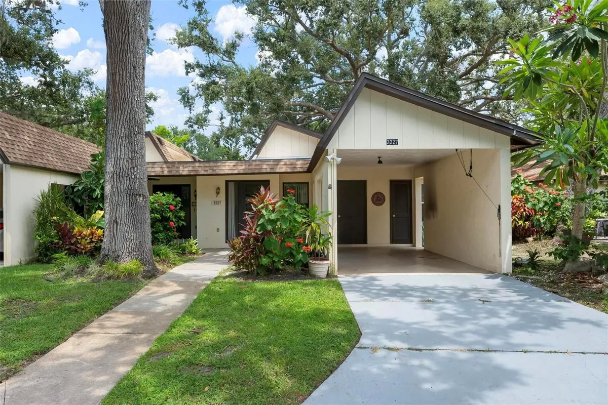 Property Slideshow image 1 of 25 | 2227 circlewood dr # 52, Sarasota, FL, 34231