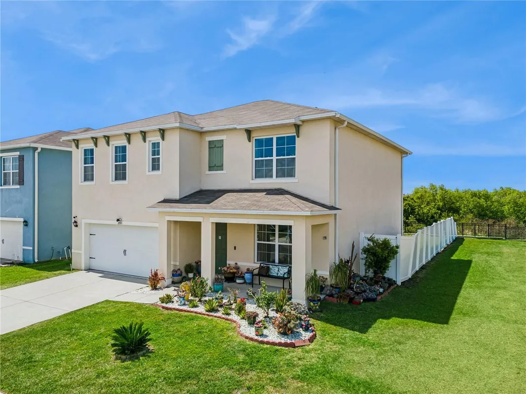 Property Slideshow image 1 of 22 | 2933 ivy lake ct, Lakeland, FL, 33811