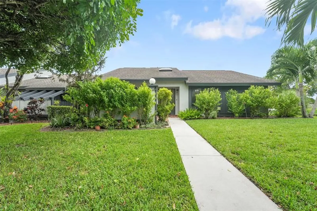 Property Slideshow image 1 of 53 | 468 long bow ct # 468, Royal Palm Beach, FL, 33411