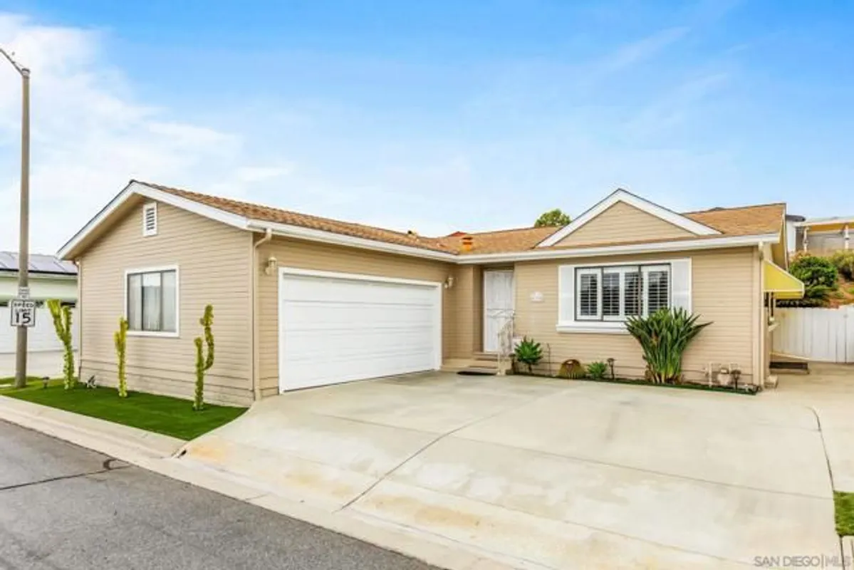 Property Slideshow image 1 of 28 | 1171 via santa paulo, Vista, CA, 92081