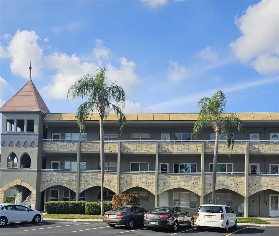 Property Slideshow image 1 of 26 | 2462 brazilia dr 42, Clearwater, FL, 33763