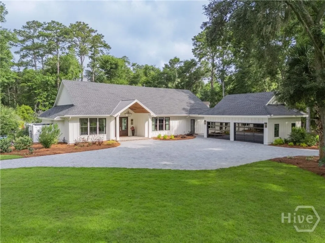 Property Slideshow image 1 of 41 | 9 brandenberry rd, Savannah, GA, 31411
