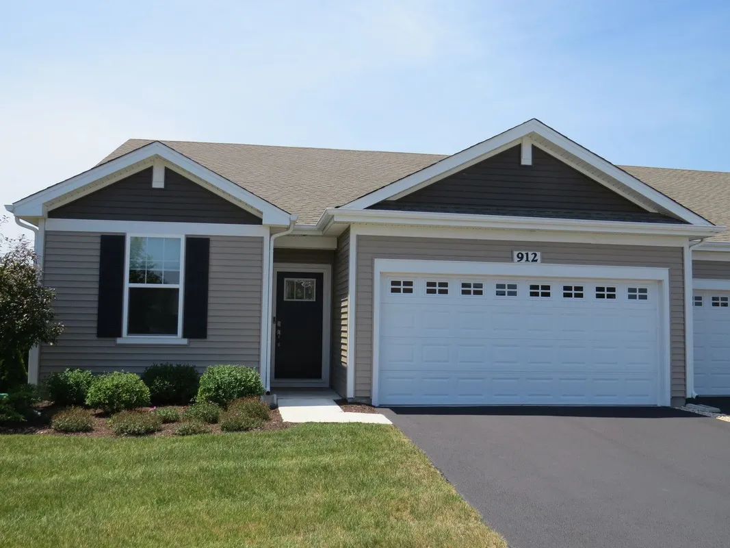 Property Slideshow image 1 of 22 | 912 homerton blvd, North Aurora, IL, 60542