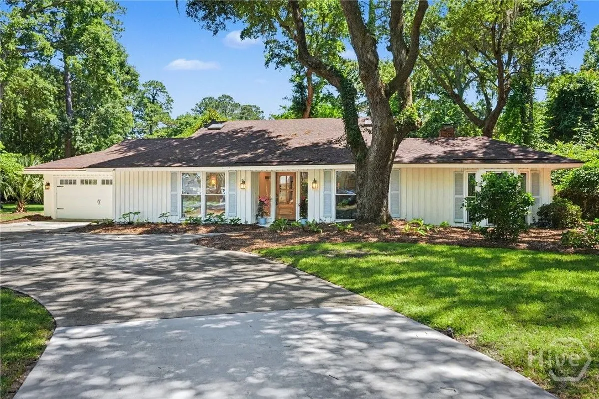 Property Slideshow image 1 of 29 | 2 blount ln, Savannah, GA, 31411