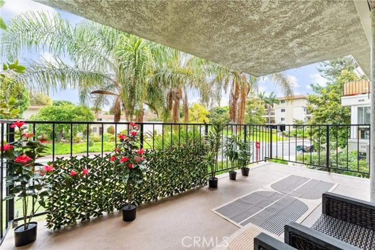 Property Slideshow image 1 of 47 | 2393 via mariposa 2f, Laguna Woods, CA, 92637