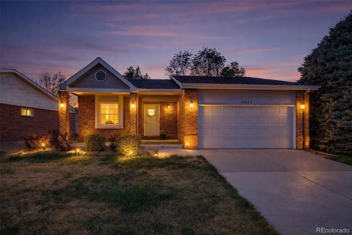 Property Slideshow image 1 of 38 | 8943 greenspointe ln, Highlands Ranch, CO, 80130