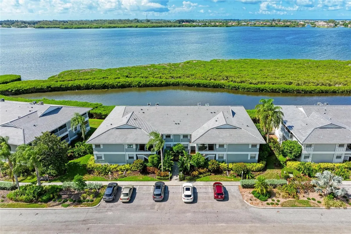 Property Slideshow image 1 of 45 | 1247 edgewater cir # 1247, Bradenton, FL, 34209
