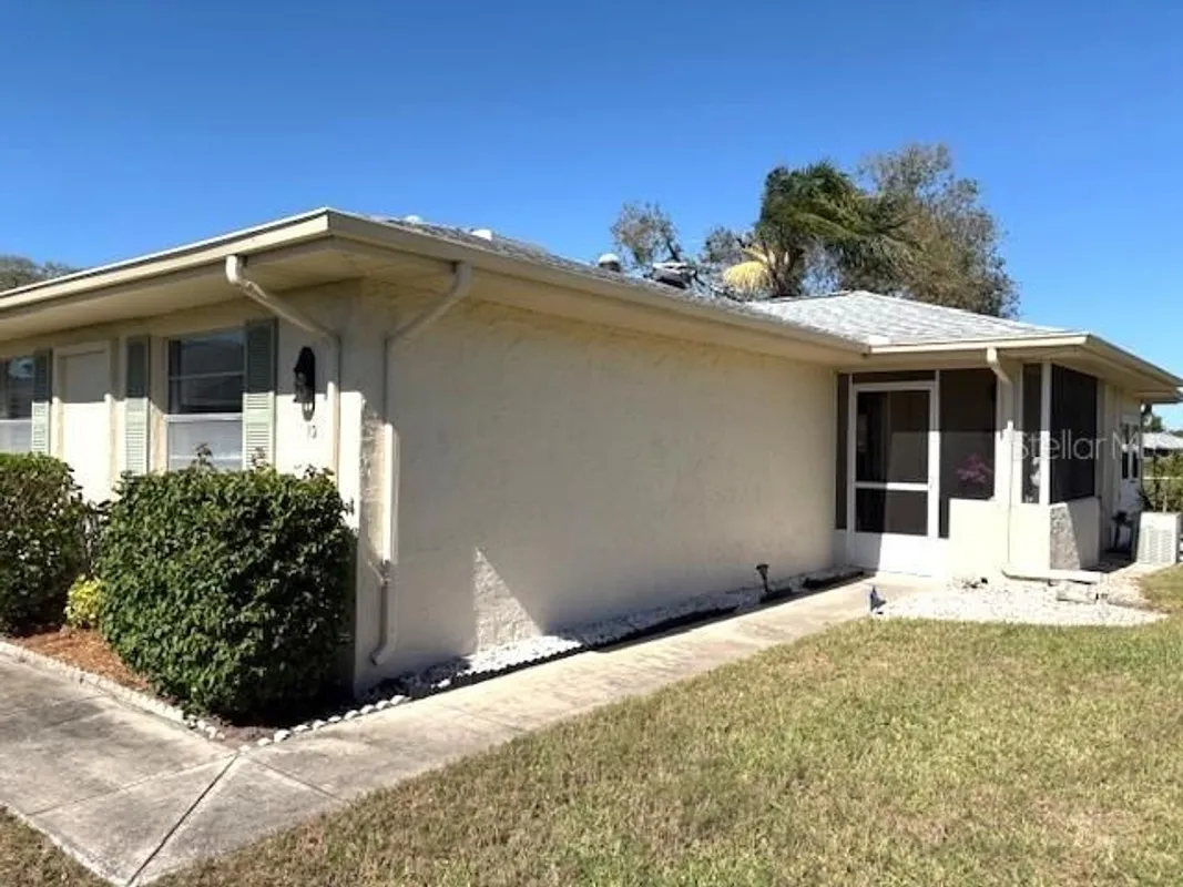 Property Slideshow image 1 of 34 | 1901 canterbury ln 10, Sun City Center, FL, 33573