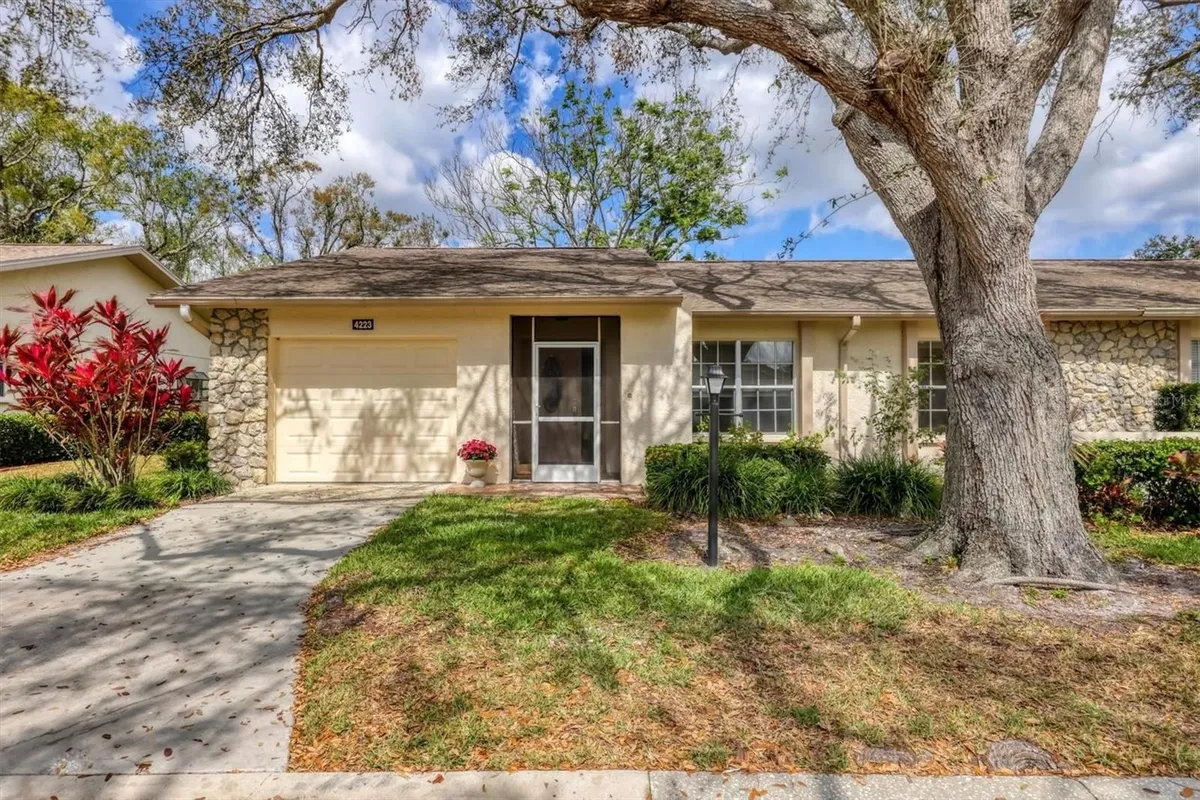Property Slideshow image 1 of 27 | 4223 oakhurst cir 3025, Sarasota, FL, 34233