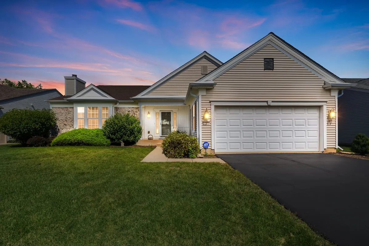Property Slideshow image 1 of 37 | 12235 daphne dr, Huntley, IL, 60142