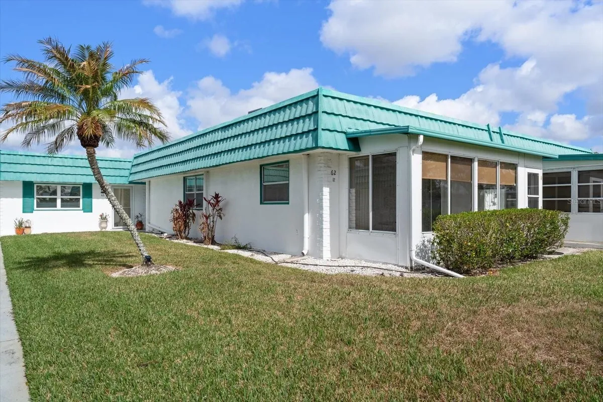 Property Slideshow image 1 of 40 | 205 kings blvd 62, Sun City Center, FL, 33573