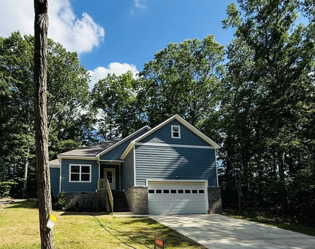 Property Slideshow image 1 of 11 | 169 anglewood dr, Crossville, TN, 38558