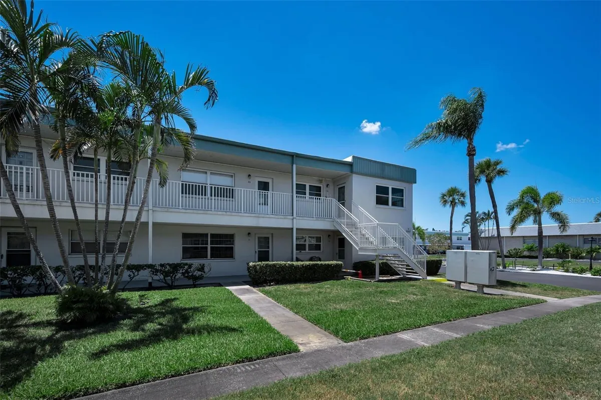 Property Slideshow image 1 of 17 | 5267 81st st 26, St Petersburg, FL, 33709