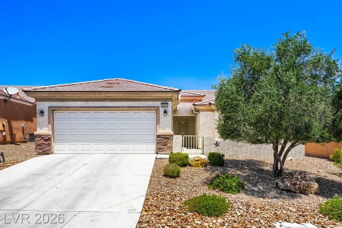 Property Slideshow image 1 of 32 | 2910 horned owl way, North Las Vegas, NV, 89084