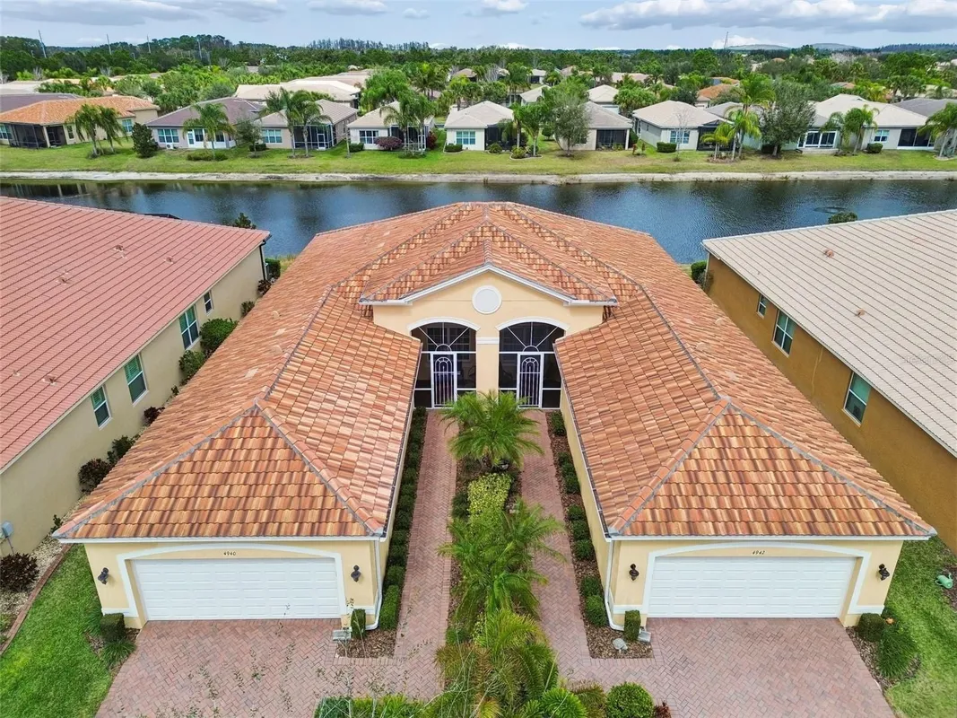 Property Slideshow image 1 of 73 | 4940 marble springs cir, Wimauma, FL, 33598