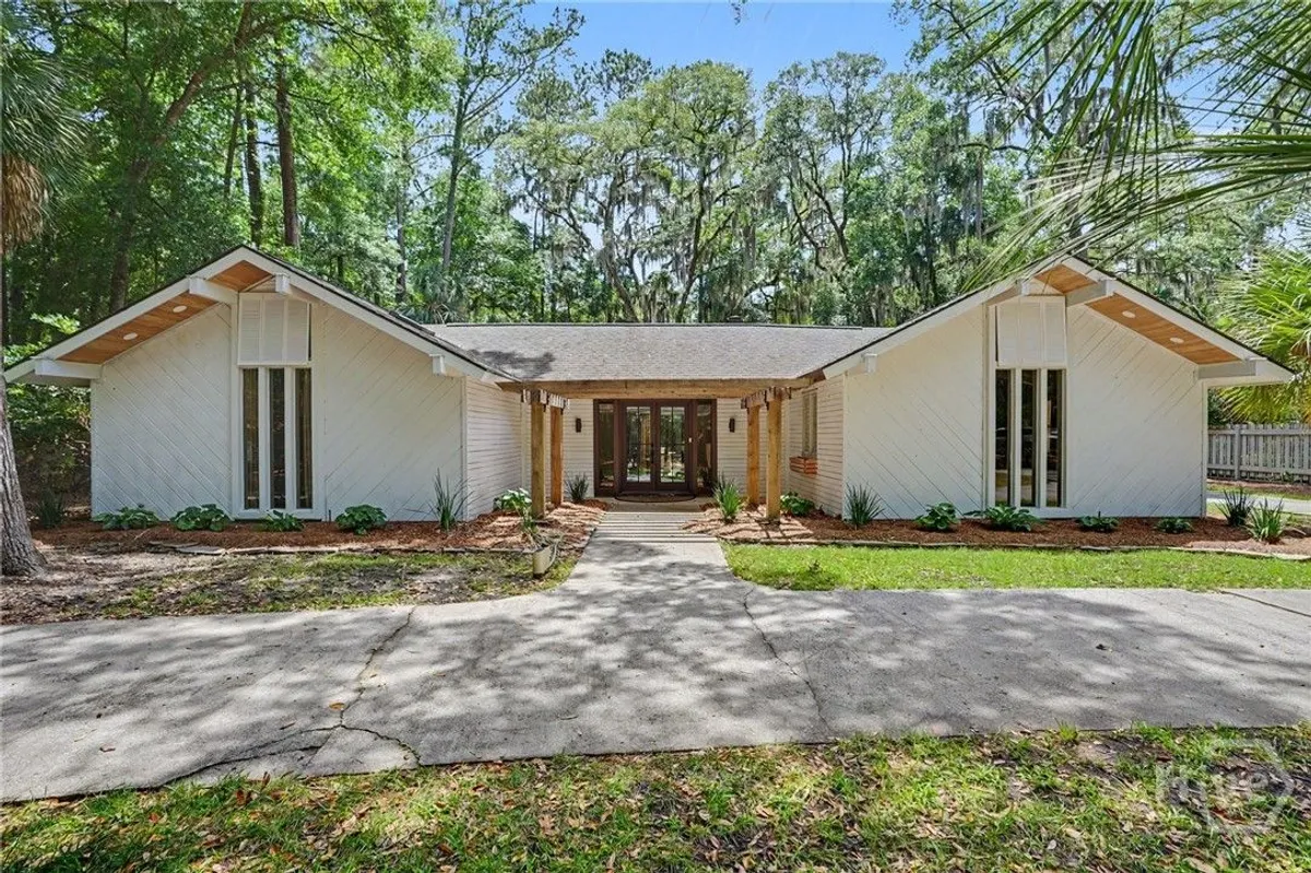 Property Slideshow image 1 of 47 | 2 senauki ln, Savannah, GA, 31411