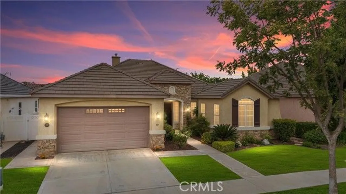 Property Slideshow image 1 of 53 | 307 coachman way, Bakersfield, CA, 93312