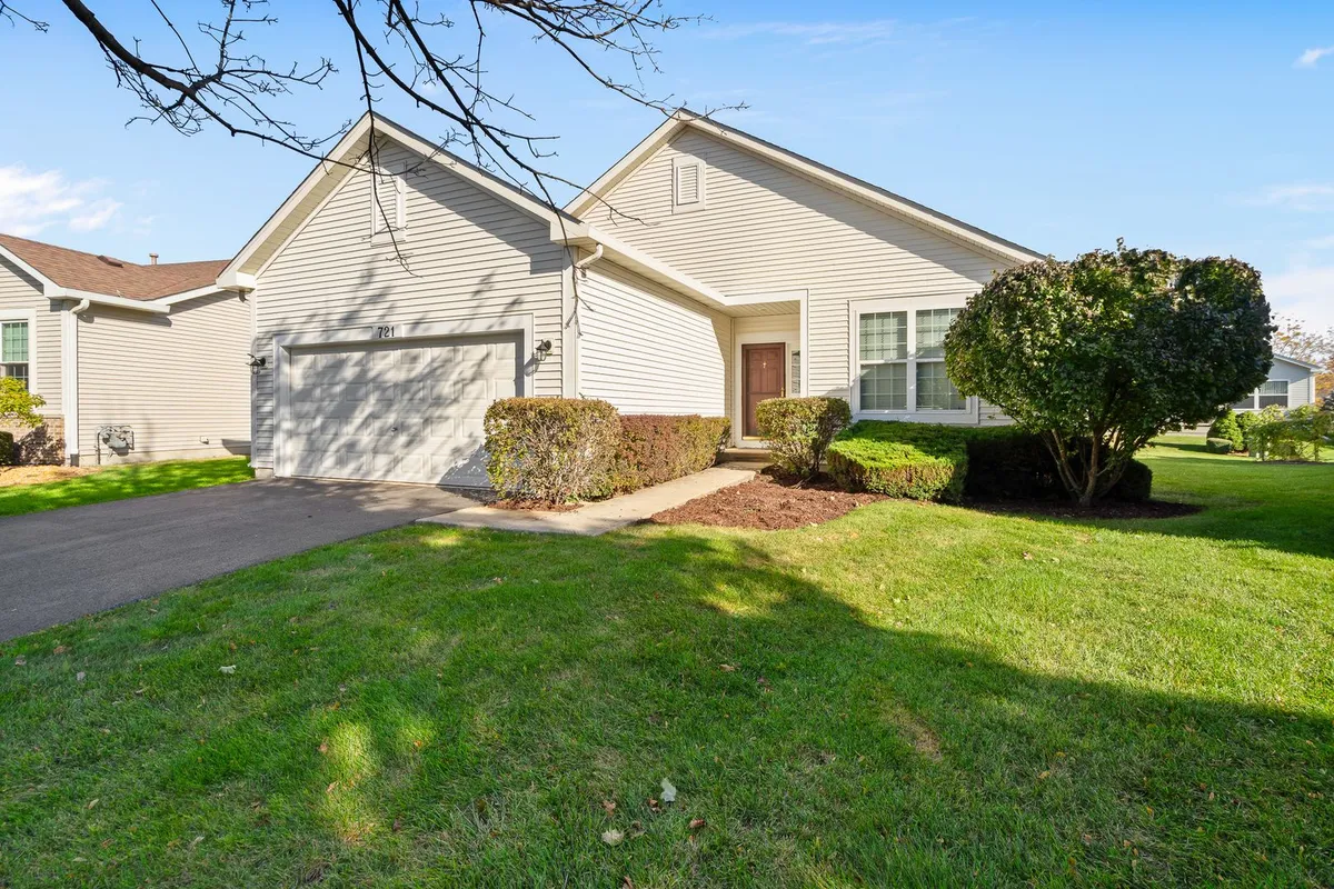 Property Slideshow image 1 of 34 | 721 s wellston ln, Romeoville, IL, 60446