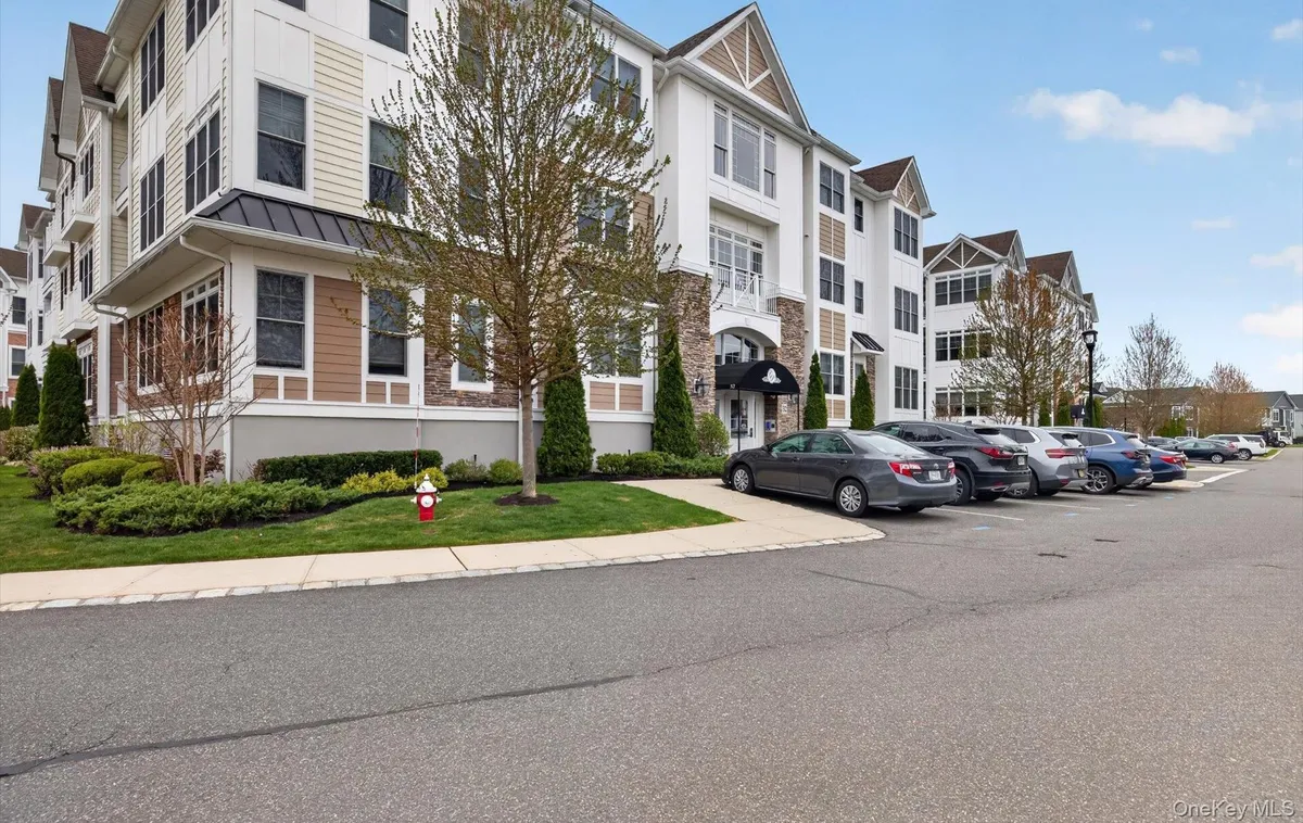 Property Slideshow image 1 of 42 | 32103 spruce pond cir, Oyster Bay, NY, 11803