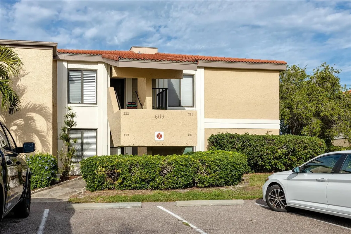 Property Slideshow image 1 of 56 | 6113 palma del mar blvd s apt 221, Saint Petersburg, FL, 33715