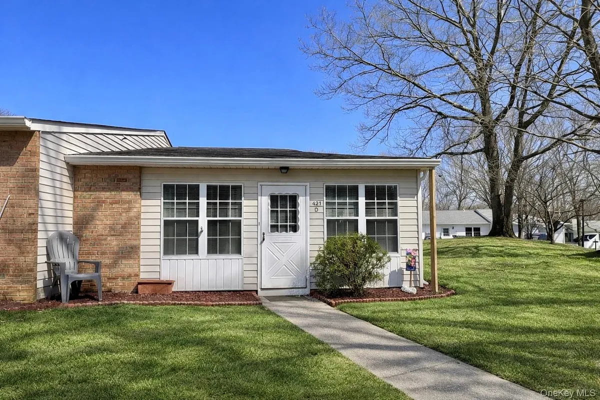 Property Slideshow image 1 of 21 | 421 weymouth ct d, Brookhaven, NY, 11961