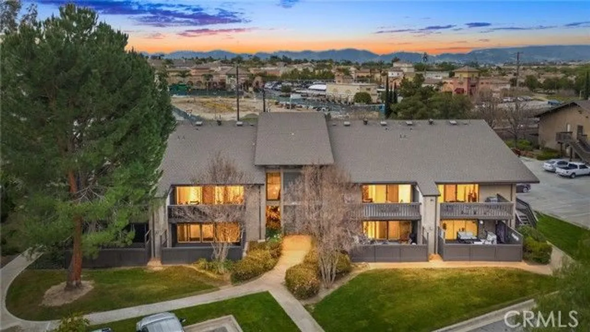 Property Slideshow image 1 of 35 | 28661 via las flores 304, Murrieta, CA, 92563