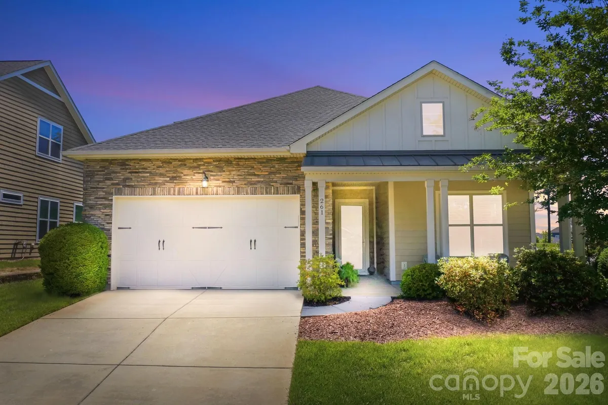 Property Slideshow image 1 of 40 | 261 stone mountain way, Denver, NC, 28037