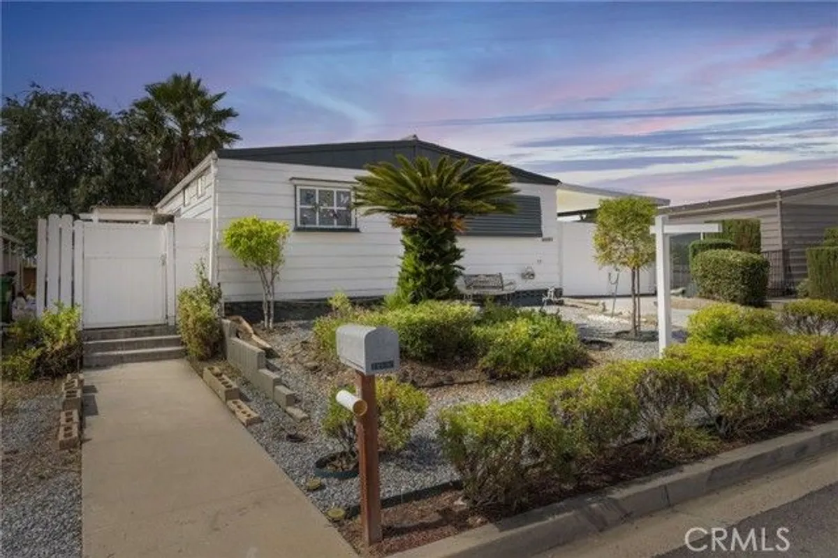 Property Slideshow image 1 of 49 | 38591 via escarlata, Murrieta, CA, 92563