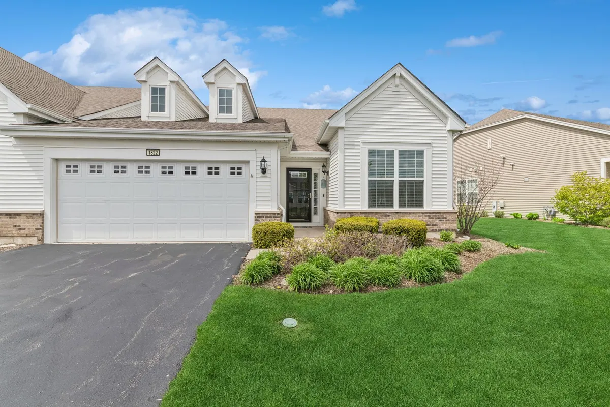 Property Slideshow image 1 of 25 | 1822 hannah ln, Pingree Grove, IL, 60140