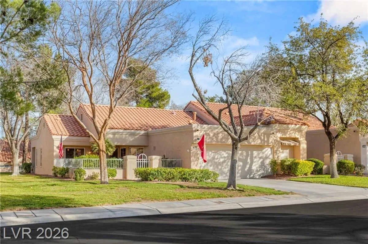 Property Slideshow image 1 of 43 | 2904 linkview dr, Las Vegas, NV, 89134