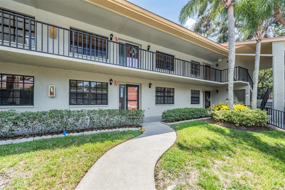 Property Slideshow image 1 of 34 | 2020 lakeview dr 105, Clearwater, FL, 33763