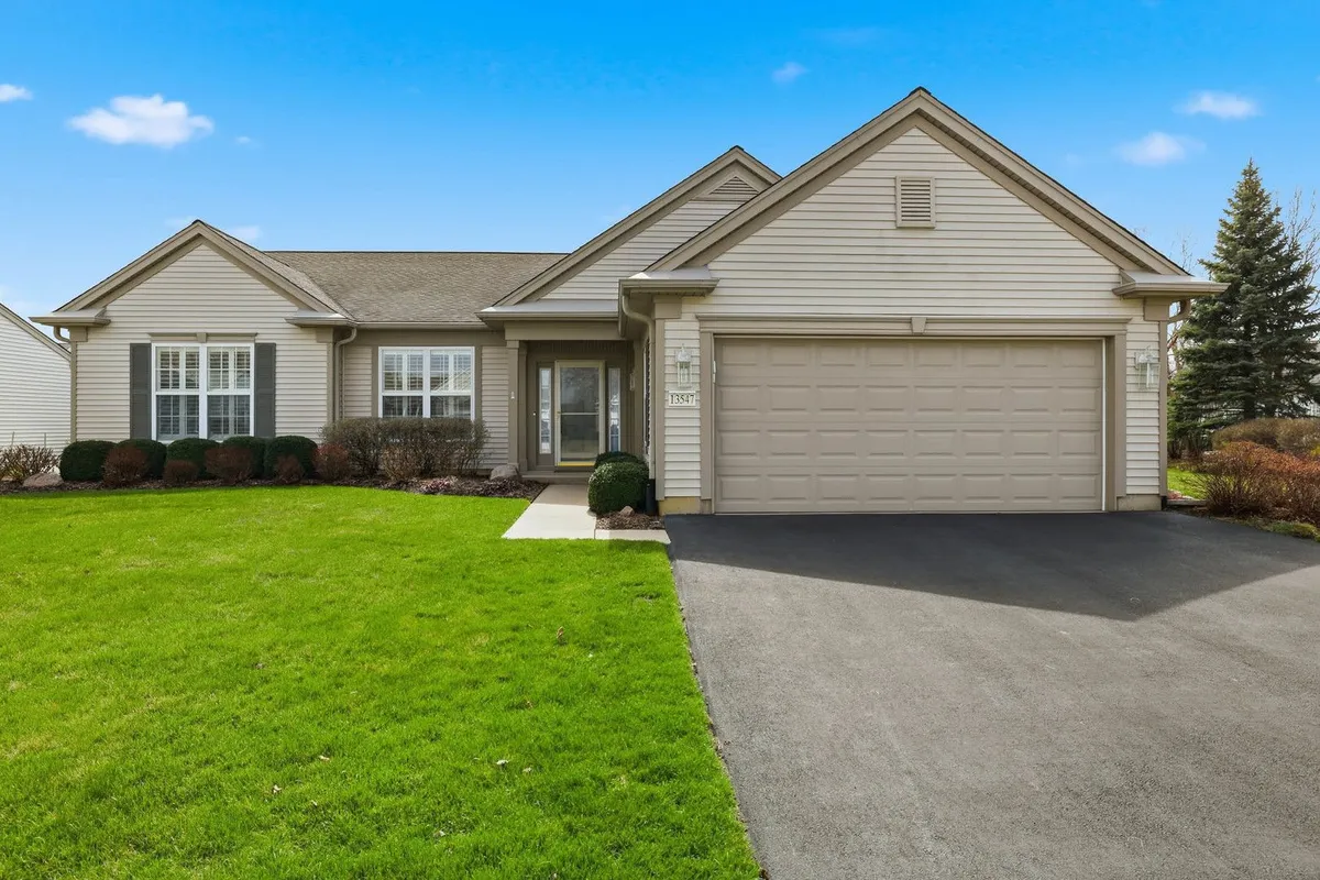 Property Slideshow image 1 of 23 | 13547 westridge ct, Huntley, IL, 60142