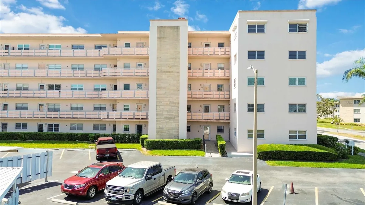 Property Slideshow image 1 of 30 | 5623 80th st n unit 202, St Petersburg, FL, 33709
