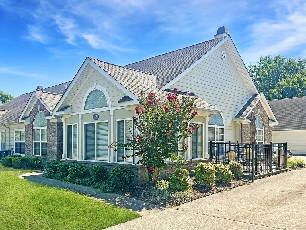 Property Slideshow image 1 of 37 | 825 s browns ln 2503, Gallatin, TN, 37066