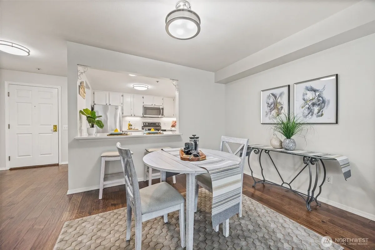 Property Slideshow image 1 of 40 | 4081 224th ln 210, Issaquah, WA, 98029