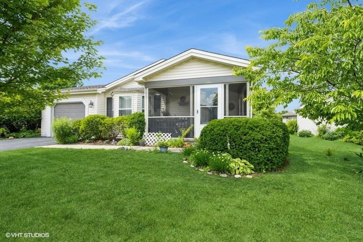 Property Slideshow image 1 of 13 | 1016 castleton ct, Grayslake, IL, 60030