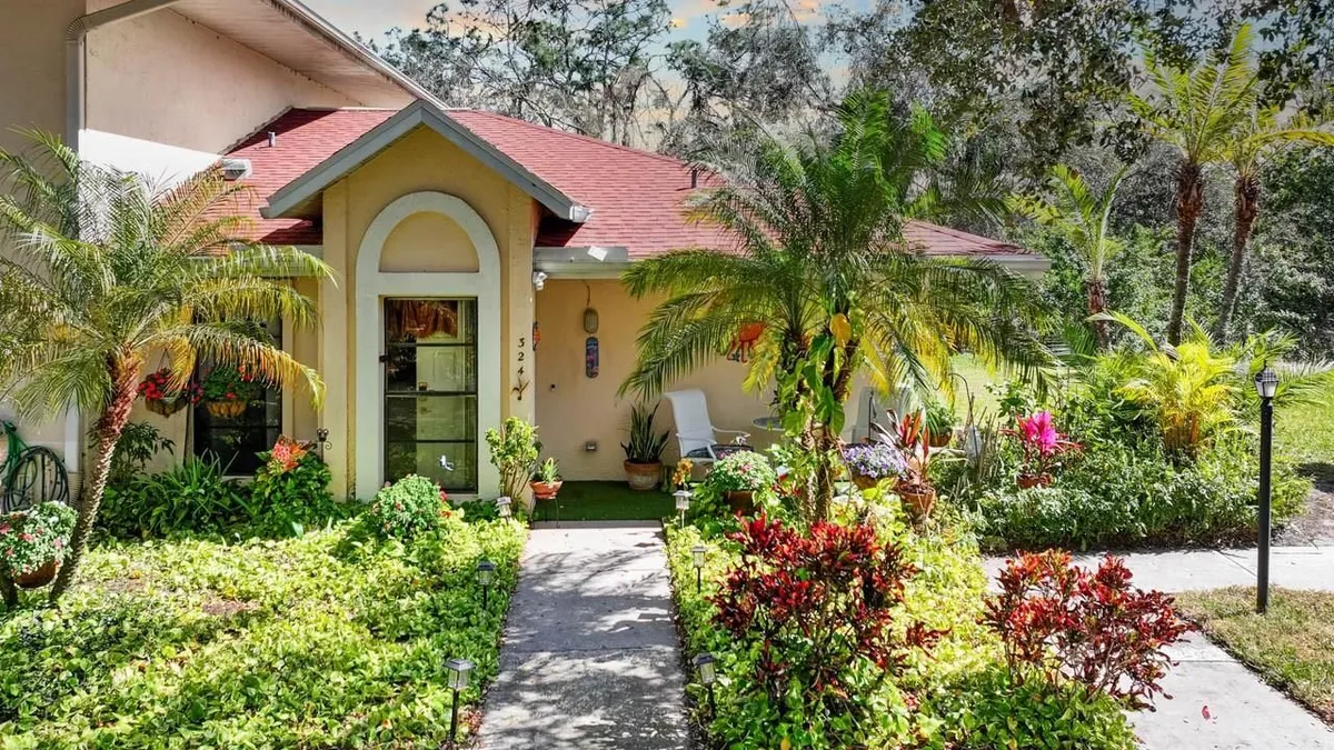 Property Slideshow image 1 of 63 | 324 knottwood ct, Sun City Center, FL, 33573