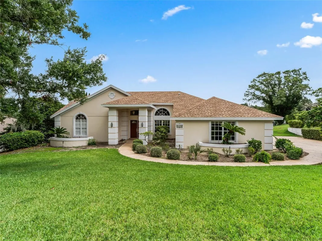 Property Slideshow image 1 of 68 | 5321 greens dr, Lady Lake, FL, 32159